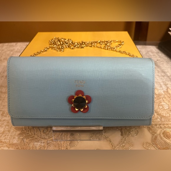 Fendi Vitello Elite Flower Wallet on Chain - EUC includes COA - Picture 13 of 14